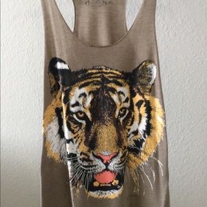 Razor back tank